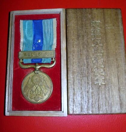 JAPANESE CASED MEDAL RUSSIAN WAR 1904-1905