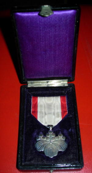 JAPANESE WWII SACRED TREASURE CASED MEDAL