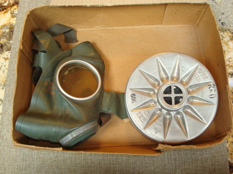 WWII GERMAN CIVILIAN GAS MASK