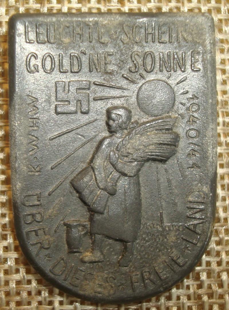 WWII GERMAN WHW Leuchte Scheine Gold ‘Ne Sonne Tinnie 2