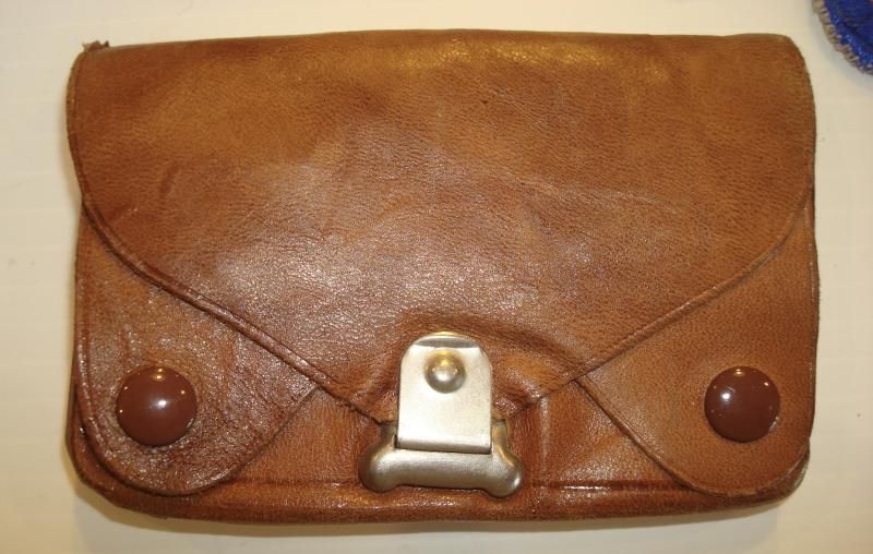 WWII ERA GERMAN/FRENCH COIN PURSE WITH CONTENTS